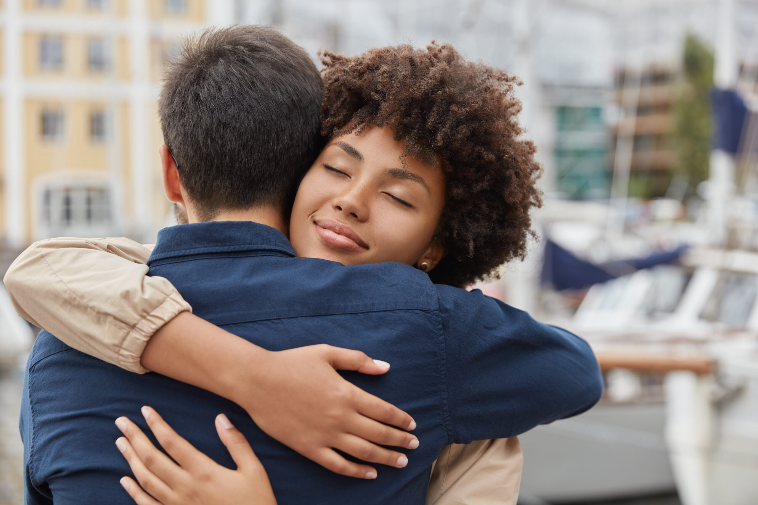 A família e os acompanhantes desempenham um papel indispensável na saúde mental do paciente. Mais do que presença física, o apoio emocional, a compreensão e o cuidado são fatores que contribuem diretamente para a recuperação e qualidade de vida.