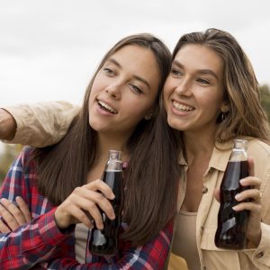 Bebidas açucaradas aumentam ansiedade em adolescentes: o que diz a ciência
